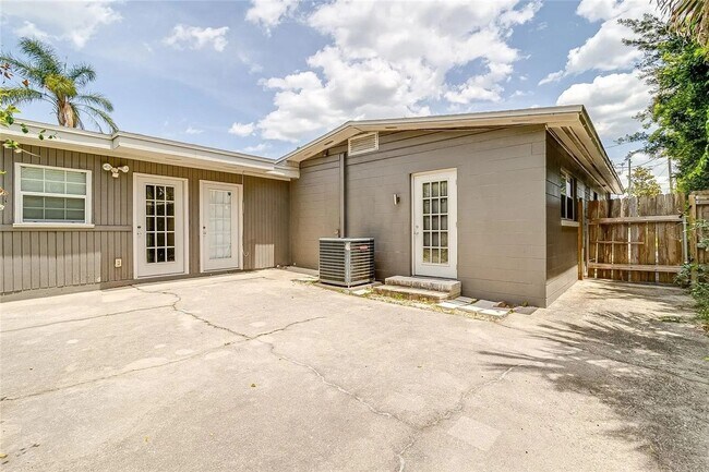 Building Photo - Charming 4BR House in Altamonte Springs