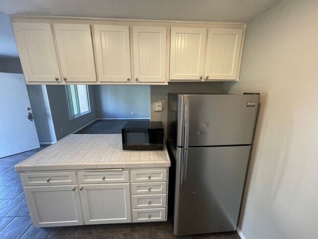 Building Photo - Bright 2bd/2bth in Quiet Del Mar Gated Community