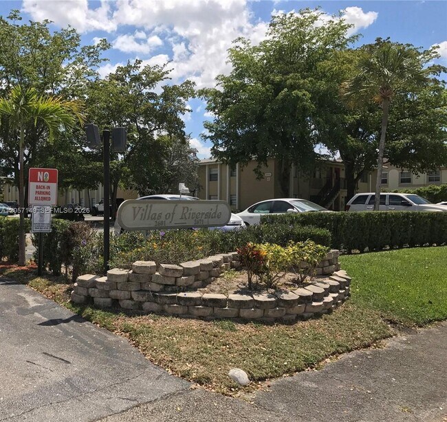 Building Photo - 2631 Riverside Dr