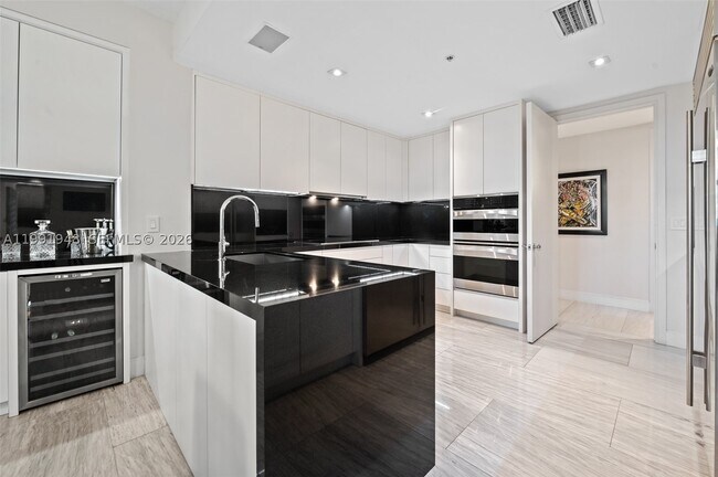 Building Photo - 13633 Deering Bay Dr