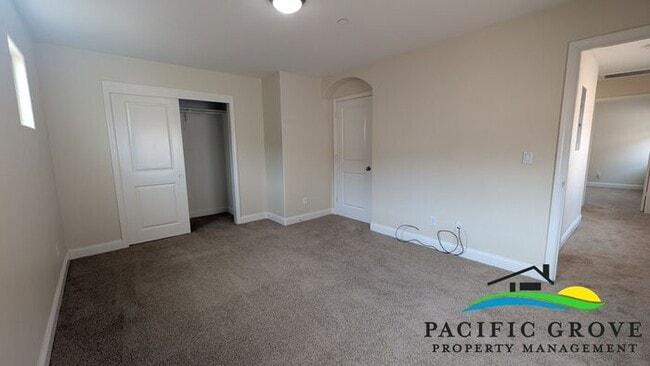 Building Photo - Refined 3-Bedroom Residence Offering Comfort and Function ALL UTILITIES INCLUDED