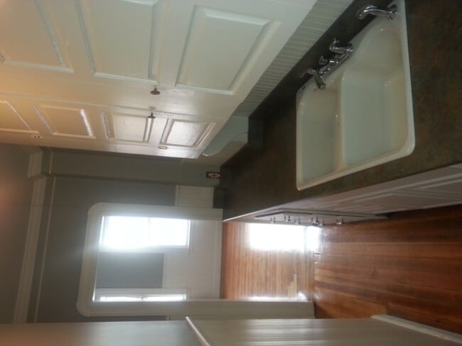 Building Photo - 5-7 Abbott St