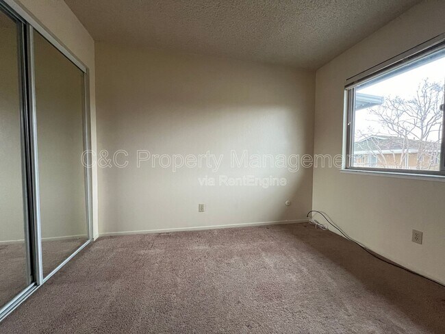 Building Photo - 1365 42nd Ave