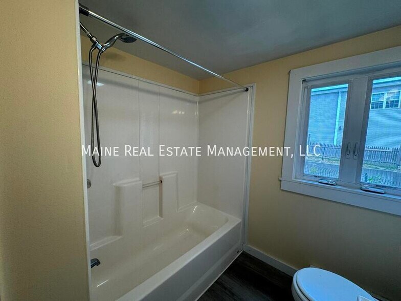 Building Photo - 206 Maine Ave
