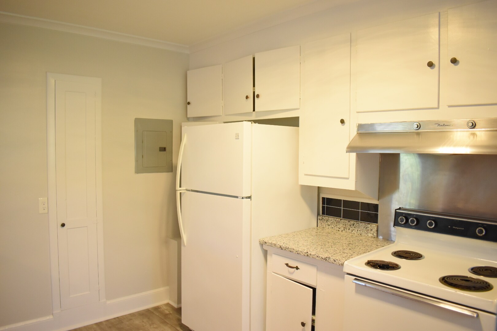 Building Photo - 2103 Pender Ave