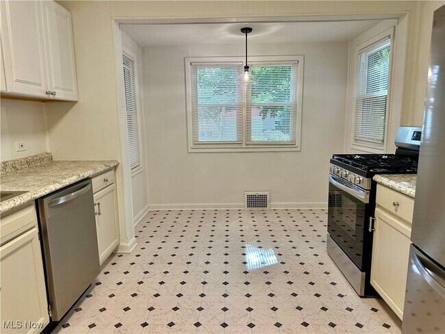 Building Photo - 1855 W 65th St