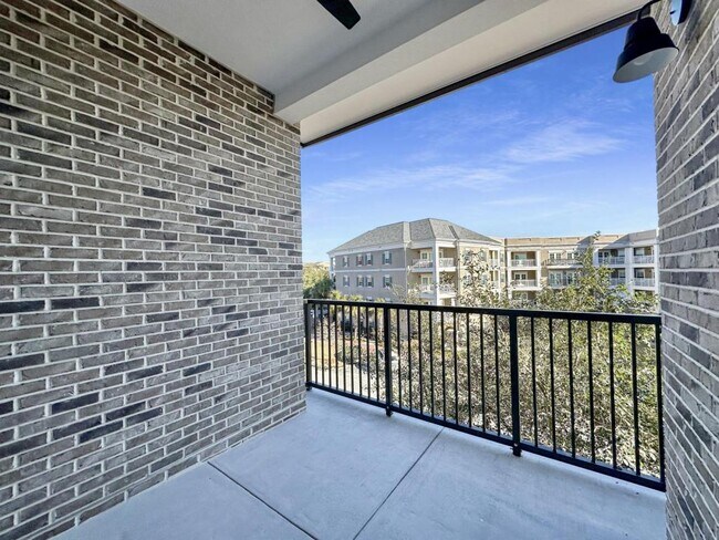 Building Photo - 125 Pier View St