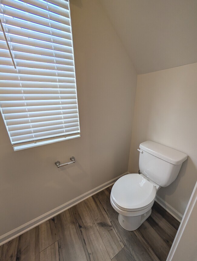 Building Photo - 3156 Fall Hills Dr