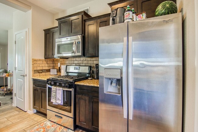 Building Photo - Beautiful Modern & Contemporary House 3 beds-2 baths in 79932