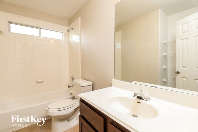 Building Photo - 2204 Oak Valley