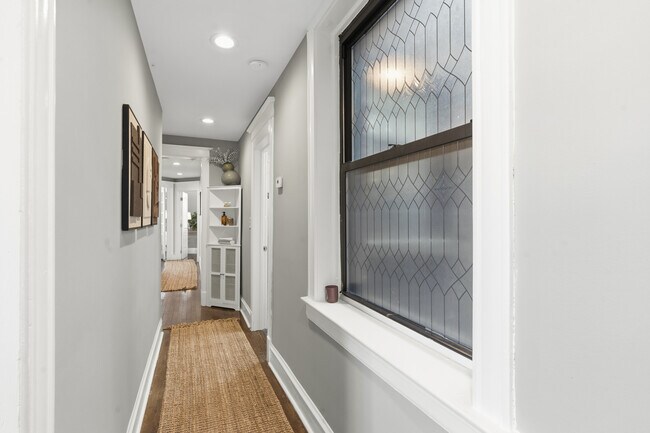 Building Photo - 6239 S Ellis Ave