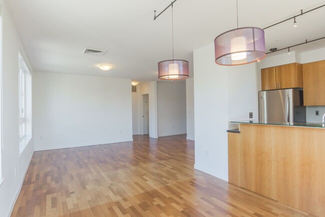 Building Photo - 2Bd/2Ba Seattle Condo