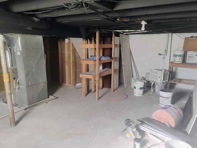 Building Photo - Cozy 2BR Home in KC Northland – Fully Fenced Yard & Fresh Updates