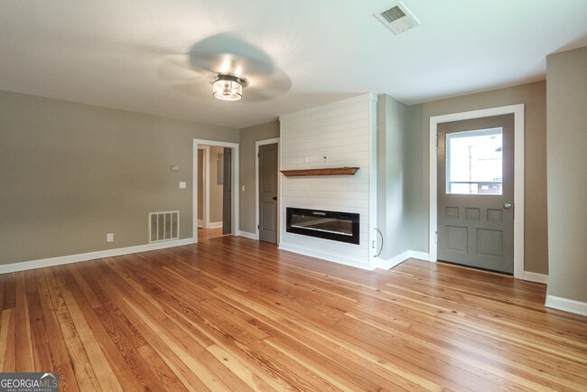 Building Photo - 175 E Main St