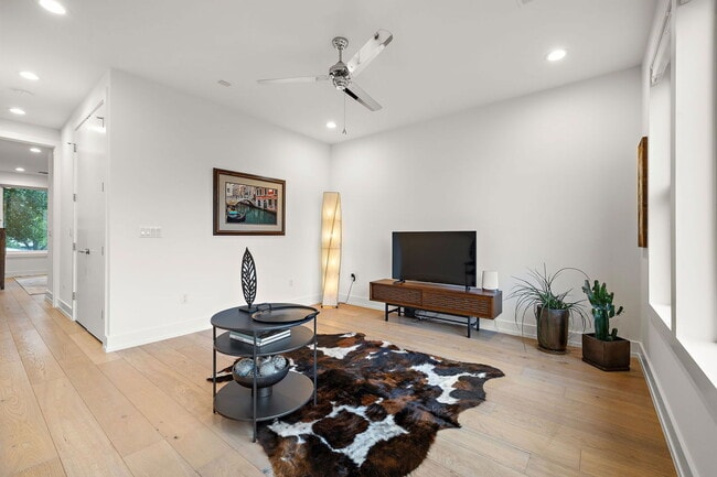 Building Photo - 1310 Choquette Dr