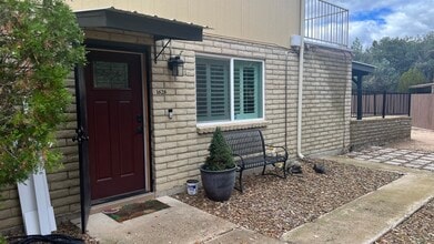 Building Photo - 1628 W Lindley Dr