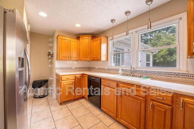 Building Photo - 815 Julianne Dr
