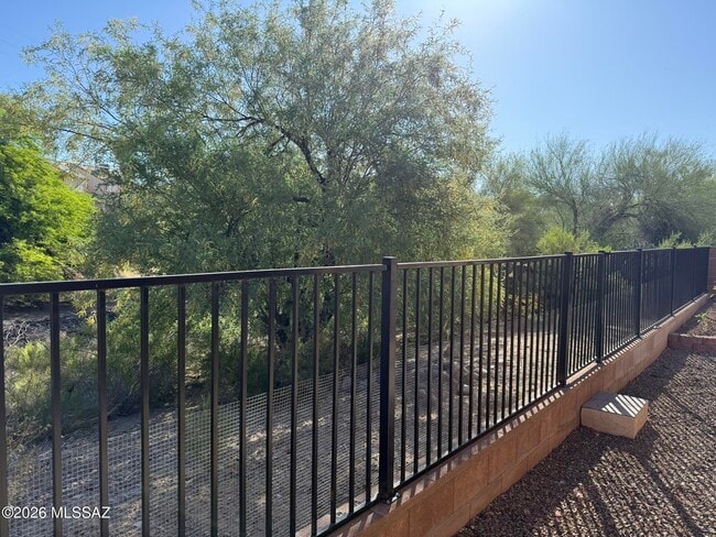 Building Photo - 3002 W Country Ranch Dr