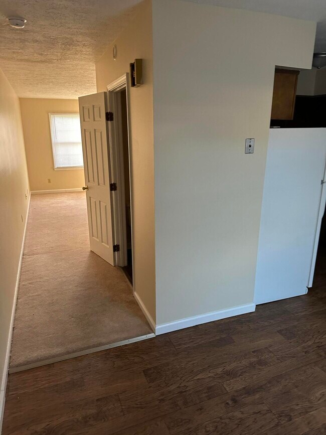Building Photo - 165 Landings Dr