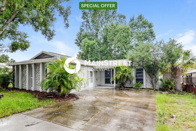 Primary Photo - 3 Bedroom Pet-Friendly Home in Tarpon Spri...