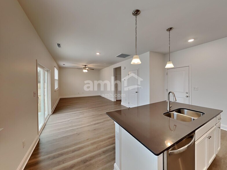 Building Photo - 701 Castor Ct