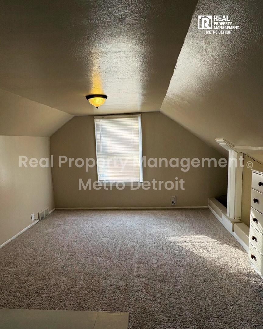 Building Photo - 21242 Beechwood Ave