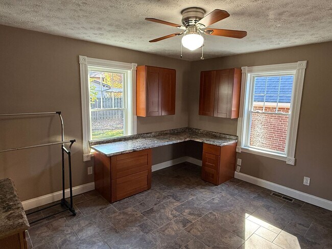 Building Photo - Spacious 4-Bedroom Property with In-Law Su...