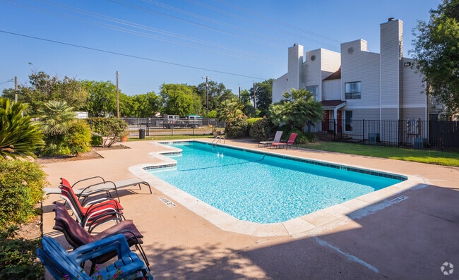 Building Photo - Broadway Oaks Apartment Homes