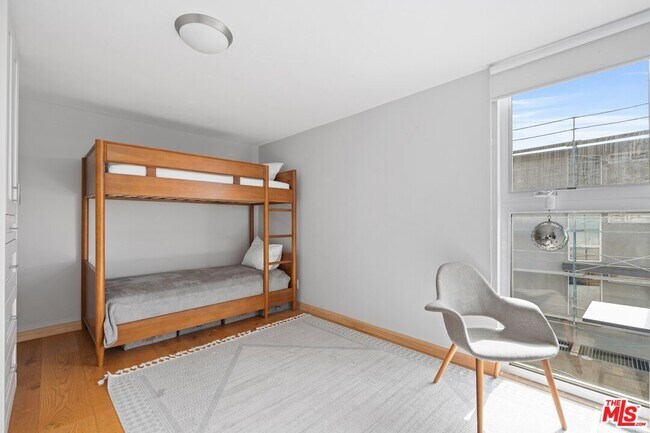 Building Photo - 7 Fleet St