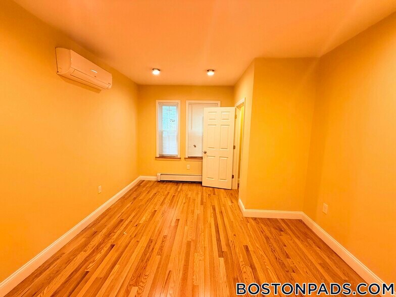 Building Photo - 27 Fessenden St