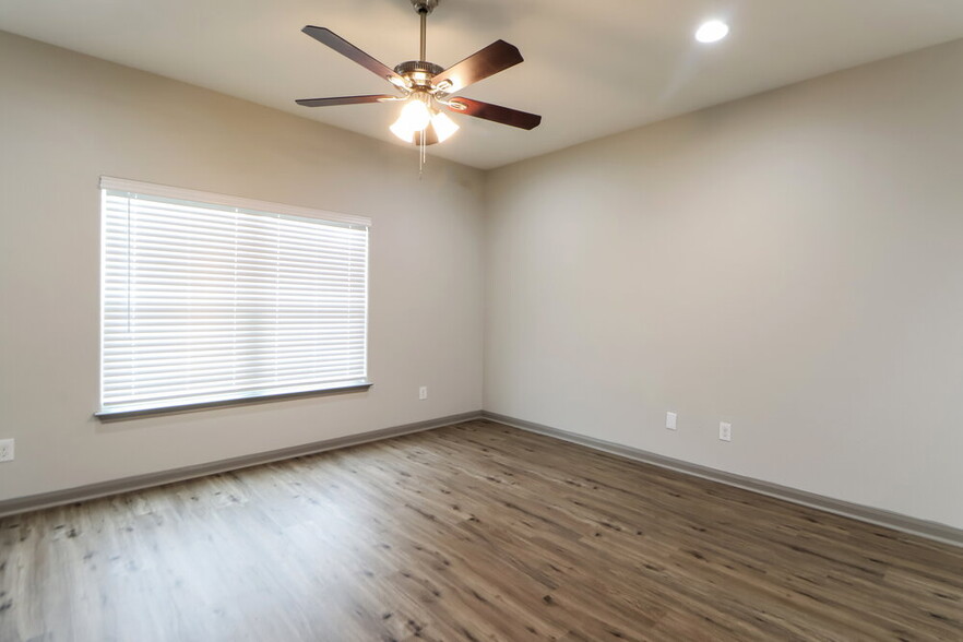 Building Photo - 420 Sapphire Ln