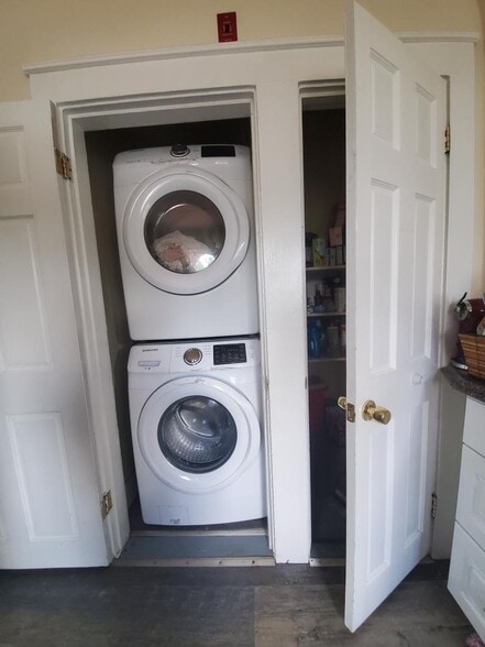 washer and dryer in unit - 192 Front St