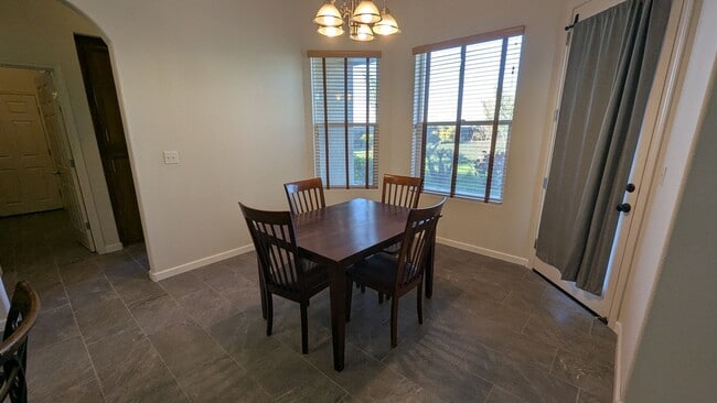 Building Photo - Immaculate 4 Bedroom 2.5 Bath Home in Sierra Meadows