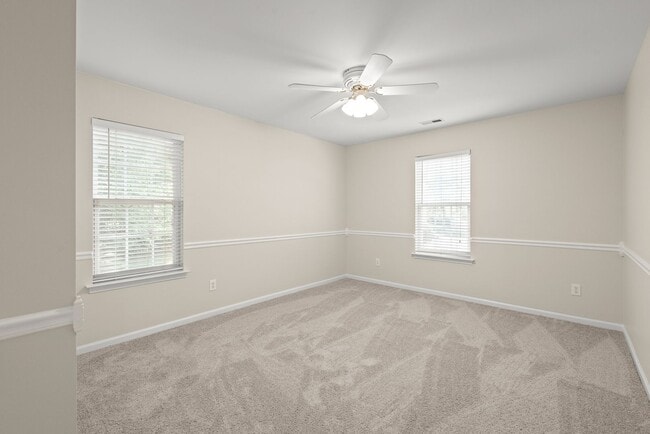 Building Photo - 3 Bedroom w/ 2 car Garage (Landscaping is ...