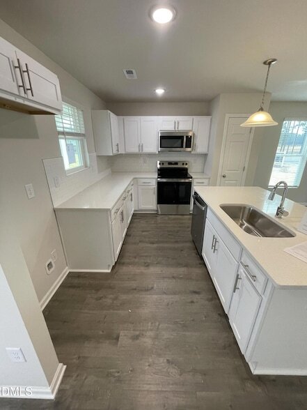 Building Photo - 1019 Peony Ln