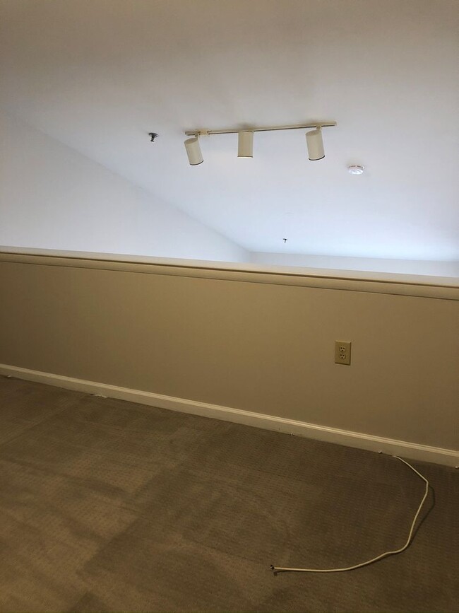 Building Photo - Two-Level Condo Walk in Heart of Revitaliz...