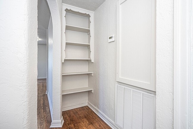Building Photo - PARK VIEW!!  2 Bed - 1 bath in NW OKC!