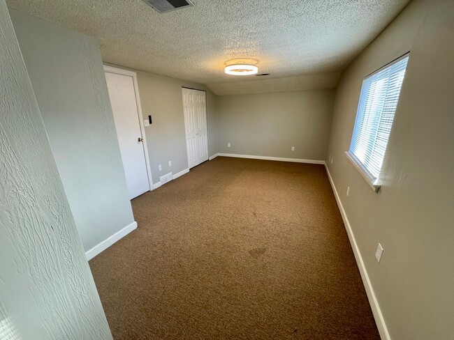 Building Photo - 409 North Ave