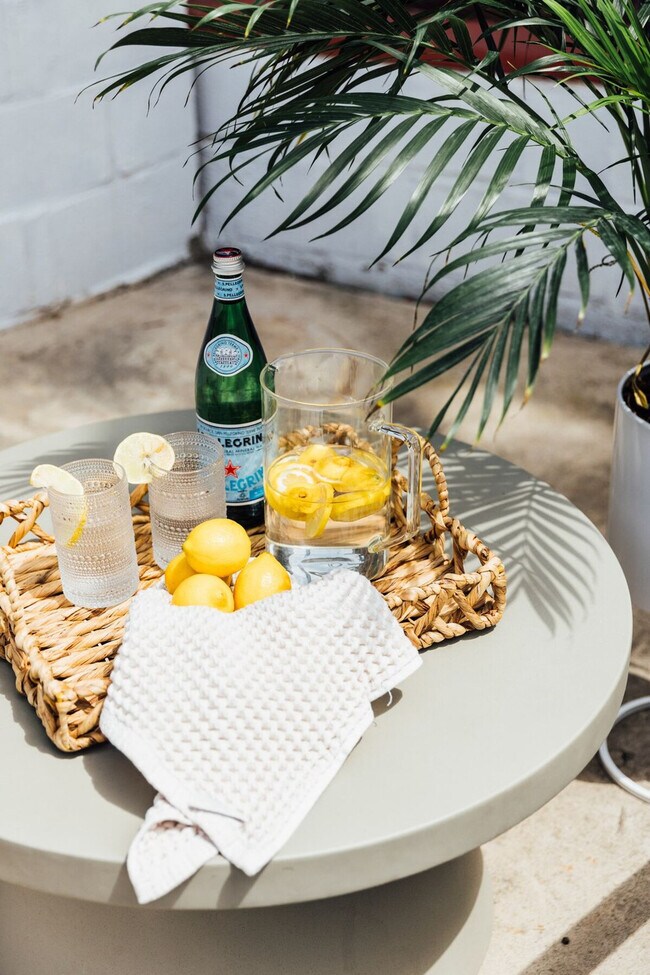 Building Photo - 4866 Hillside Dr