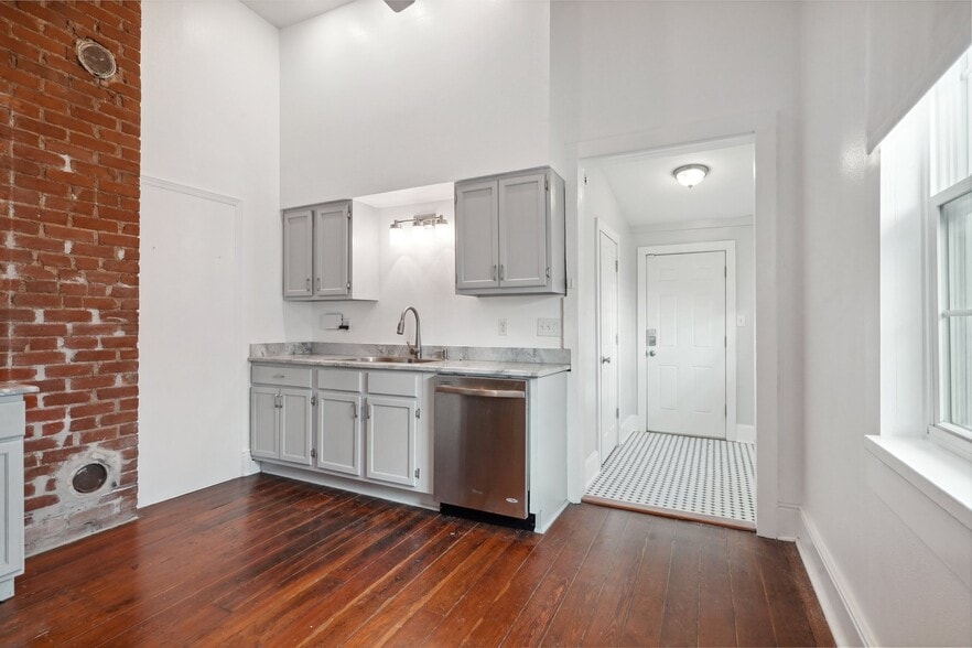 kitchen - 3980 Annunciation St