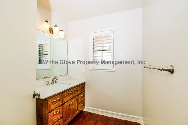 Building Photo - Beautiful 3 Bedroom in Fullerton's President Homes Neighborhood