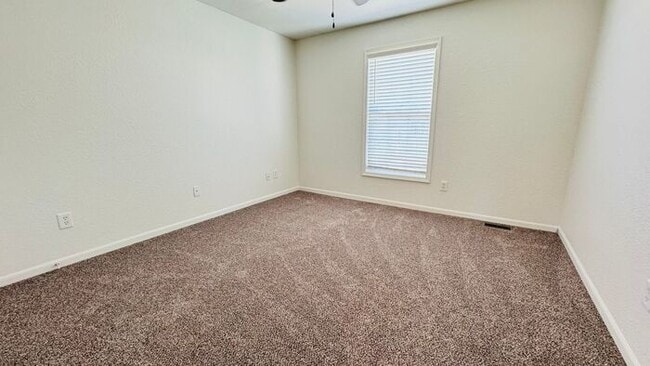 Building Photo - Creekwood Park Townhomes -$500 rent credit...
