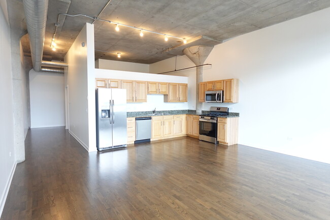 Building Photo - 3963 W Belmont Ave