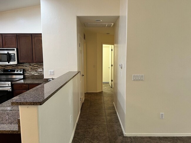 Building Photo - 4137 E Shadow Branch Dr
