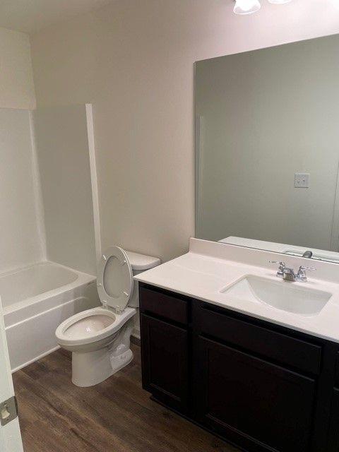 Building Photo - 241 Grand Central Wy