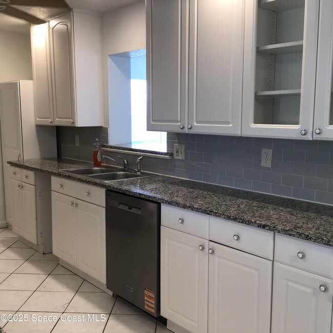 Building Photo - 2360 Warwick Rd