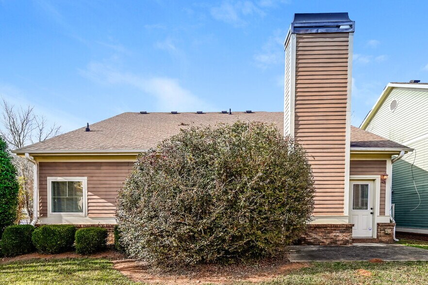 Building Photo - 104 Society St