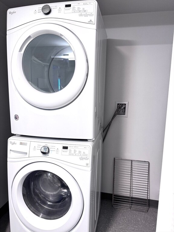 Building Photo - 262 Monsignor O'Brien Hwy