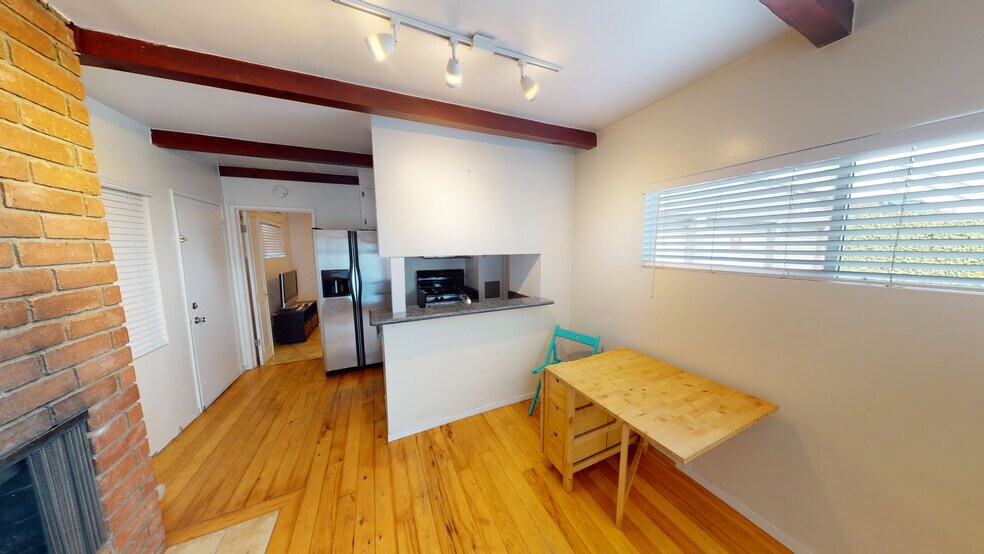 Building Photo - 733 Westbourne Dr