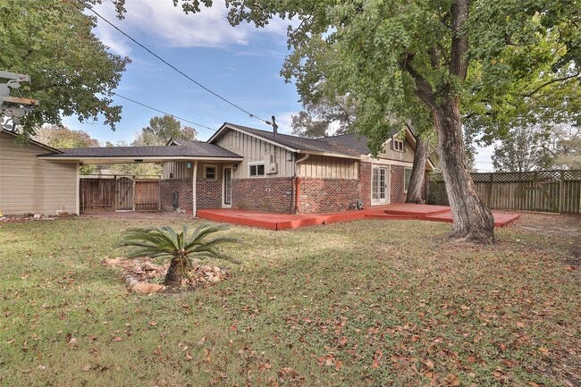 Building Photo - 607 Lakeview Dr